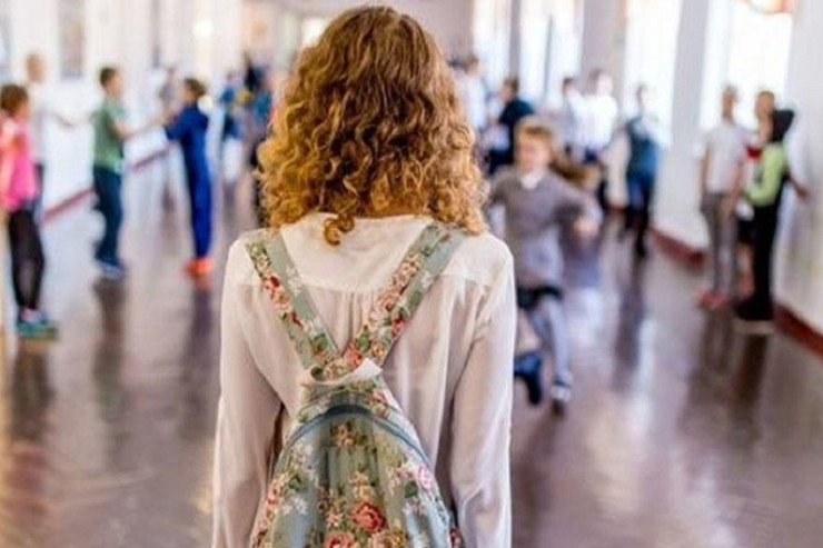 Azərbaycanda məktəbli qız İNTİHAR ETDİ 