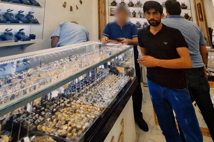 Mühafizəçi bağ evindən külli miqdarda  QIZIL OĞURLADI   və...