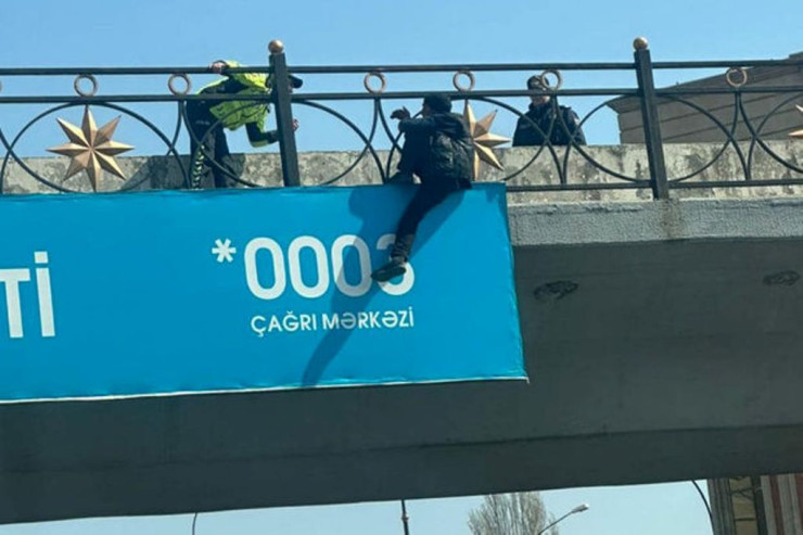 Bakıda 19 manatı oğurlanan kişi özünü körpüdən atmaq istədi - FOTO  - YENİLƏNİB 