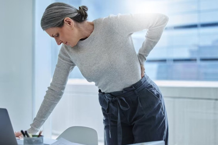 Bu əlamətlər qadınlarda yumurtalıq xərçəngindən XƏBƏR VERİR 