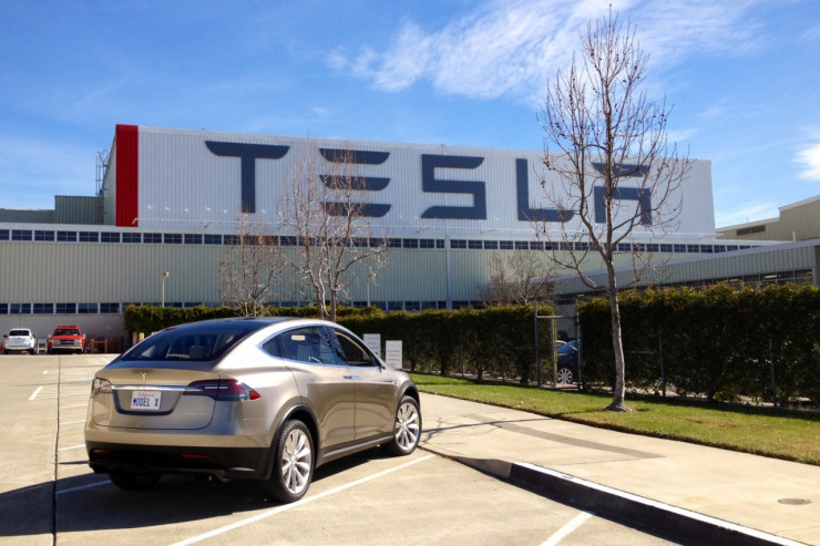 Hakerlər "Tesla"nın parolunu sındıraraq pullu funksiyaları AÇIBLAR 