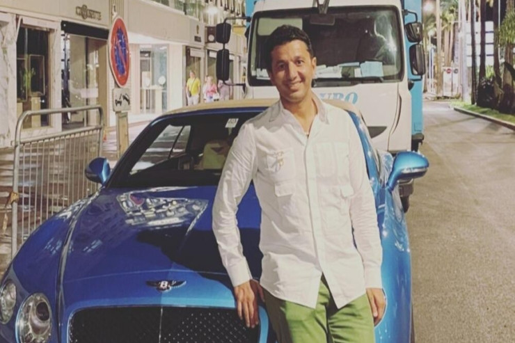 Əməkdar artist bahalı avtomobili ilə FRANSAYA GETDİ 