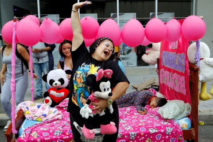 "Tənbəllik Günü" coşqu ilə qeyd olundu: Yataqlar küçələrə düzüldü 