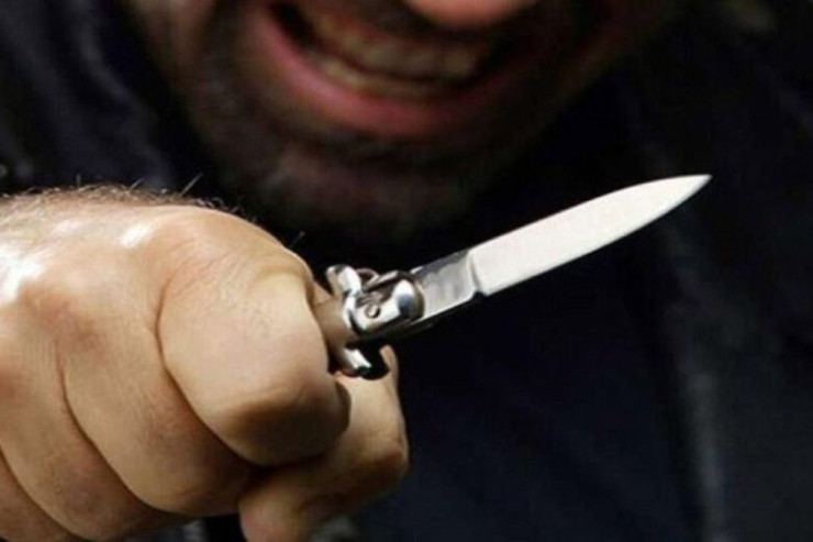42 yaşlı kişi özünü bıçaqlayıb öldürdü