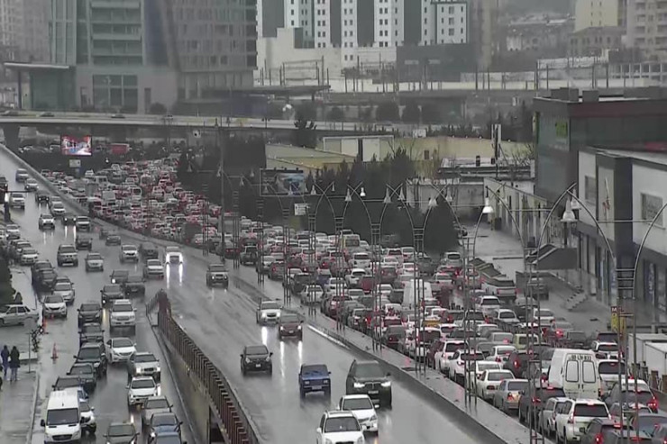 Bakıda sıxlıq olan yollar - SİYAHI 