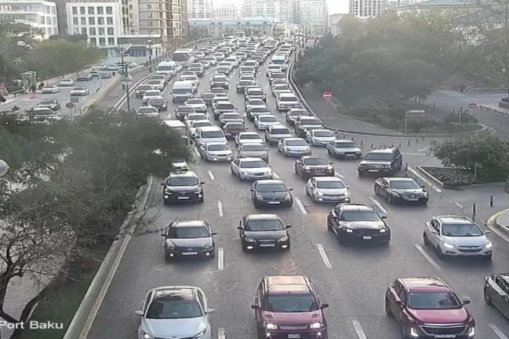 Bakıda sıxlıq olan yollar - SİYAHI 