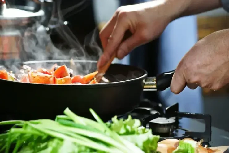 Bu qidaları  bişirən kimi   yeyin