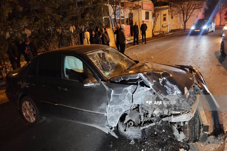 Bakıda “Mercedes” divar çırpıldı - FOTO 