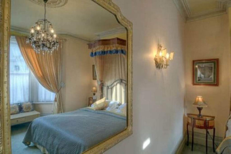 Niyə  güzgü qarşısında yatmaq  , yatan insanın şəklini çəkmək olmaz?