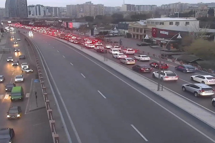 Bakıda sıxlıq olan yollar - SİYAHI 