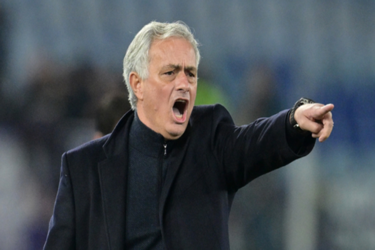 Mourinyo qapıçıya  top daşıyanla mesaj   göndərdi