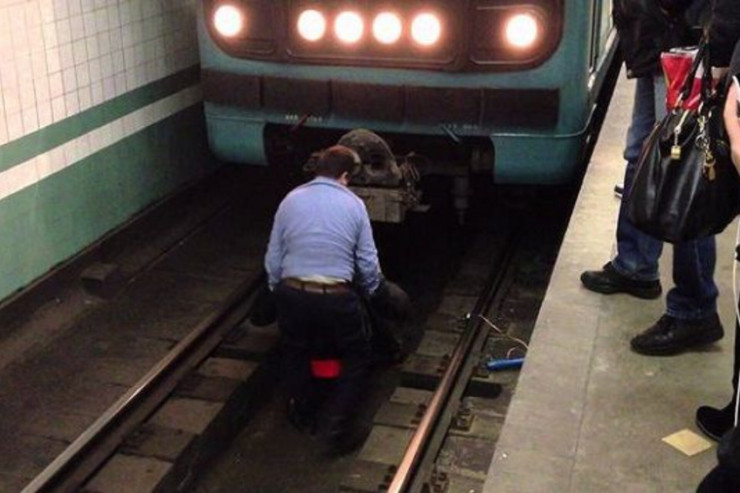 Bakı metrosunda FACİƏ:  qadın qatar yolunda can verdi