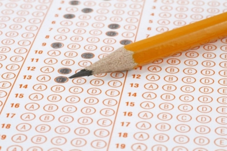 Naxçıvana uçan təyyarə gecikdi,  imtahan təxirə salındı 