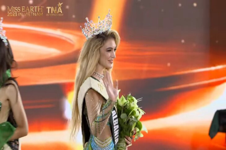 Planetin  ən gözəl qızı   seçildi