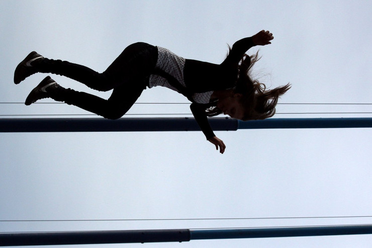 Nişanlısını pəncərədən atdı,  qayınanasını doğrayıb İNTİHAR ETDİ 