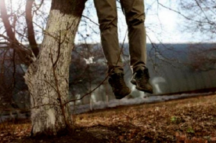 Kənddə DƏHŞƏT:  Sakinlər ağacdan asılmış meyit tapdılar