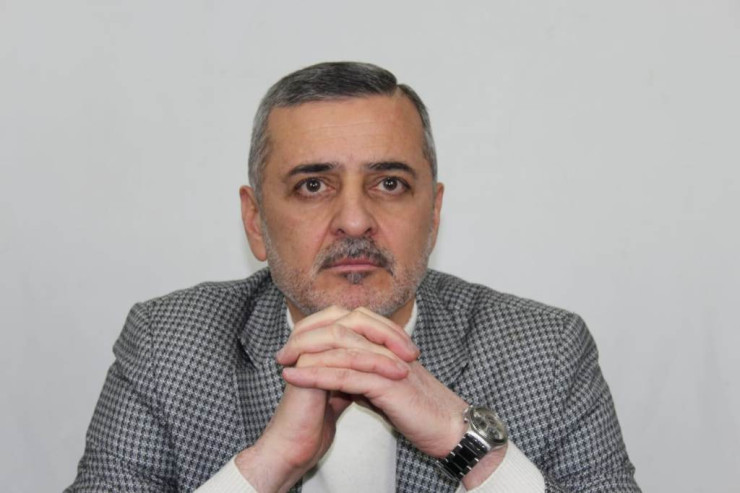 Əməkdar artist qəhər içində: “Gülən şəkillərinizi yığışdırın!” 