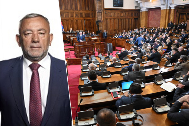 İclasda pornofilm izləyən deputat istefa verdi