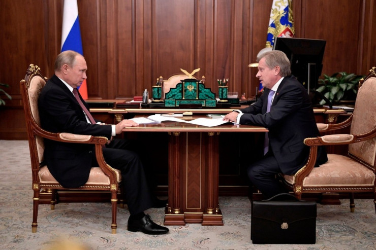 Putin nazirlərdən biri ilə  mübahisə edib 