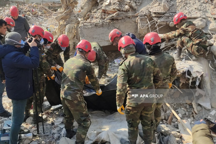 FHN-in xilasediciləri tərəfindən 45 nəfər dağıntılar altından sağ çıxarılıb -VİDEO 