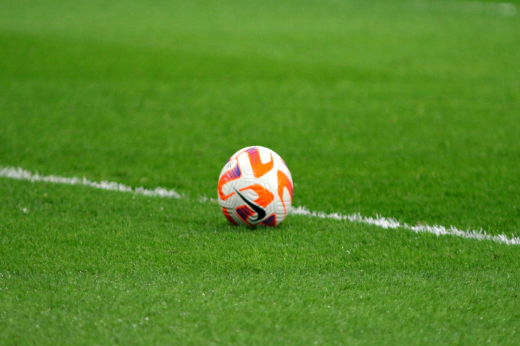 Ukraynalı futbolçular himni oxumayan rusiyalı həmkarını döydülər