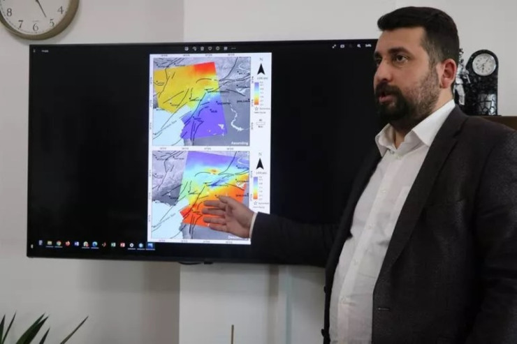 Türkiyə nə qədər sürüşüb? - Professor danışır 