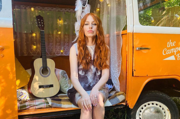 Müğənni klipdə necə soyunmasından DANIŞDI:  "qorxuludur..."