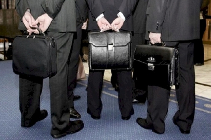 Məmurlar "səhv" sifarişə görə  işdən çıxarıldılar 