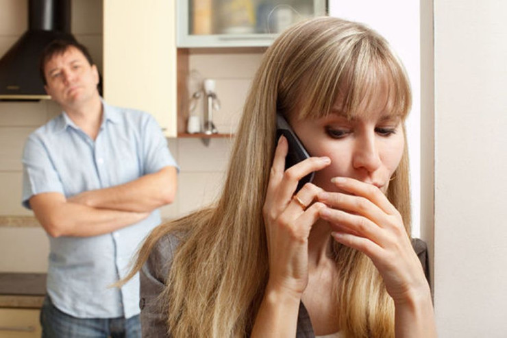 Xəyanət edən qadının uşaqları əlindən alınmalıdır? 