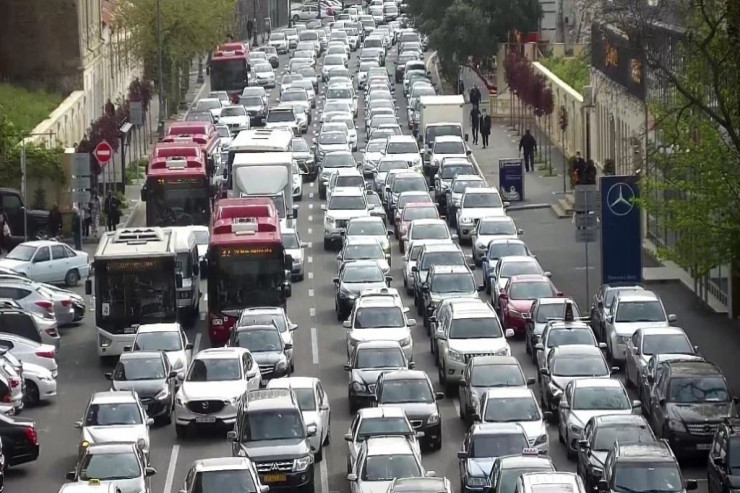 Bakıda böyük TIXAC var: 150-dən çox  avtobus gecikir 