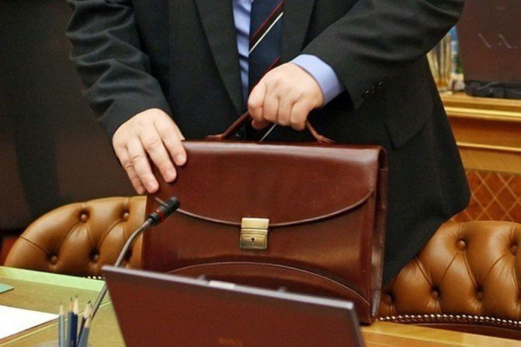 Azərbaycanda  nazir və müavini   işdən çıxarıldı