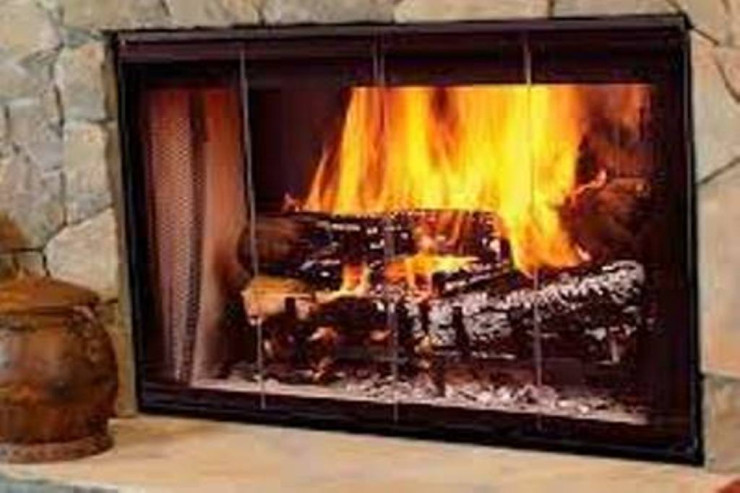 Qadın ərinin oğrulardan gizlətdiyi 20 min pulu yandırdı 