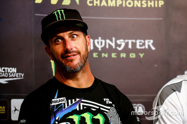 Məşhur şoumen VƏFAT ETDİ 