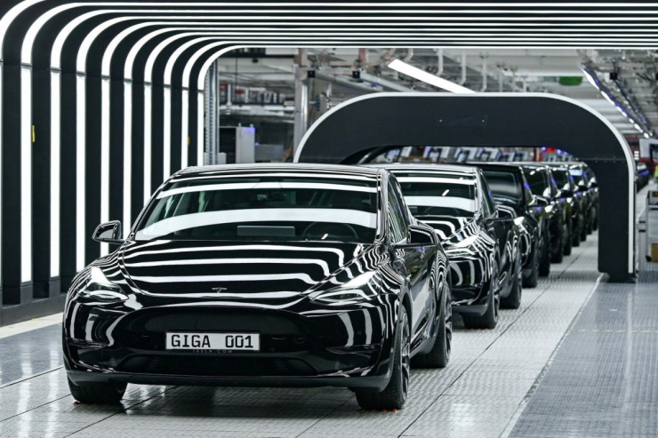 Tesla qiymətləri aşağı salır