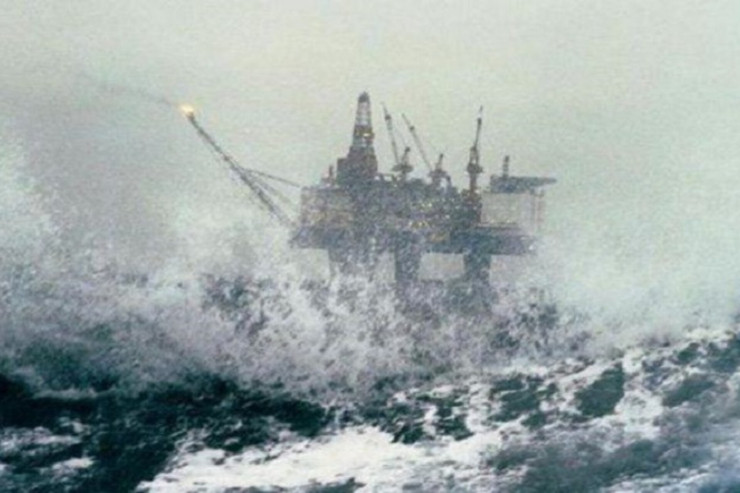 Neft Daşlarında dalğanın hündürlüyü 3 metrə çatıb - FAKTİKİ HAVA 