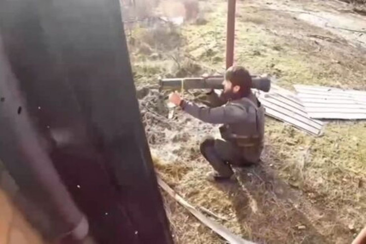 Çeçen könüllüləri Ukraynada Rusiyaya qarşı belə döyüşür -  VİDEO 