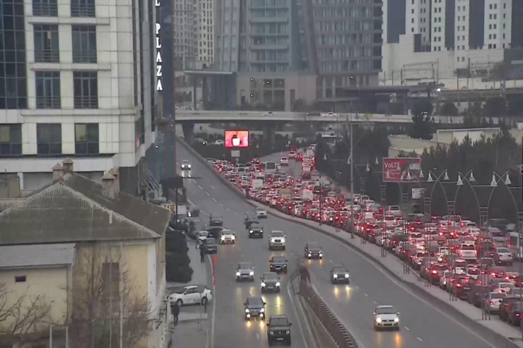 Bakıda sıxlıq olan yollar - SİYAHI 