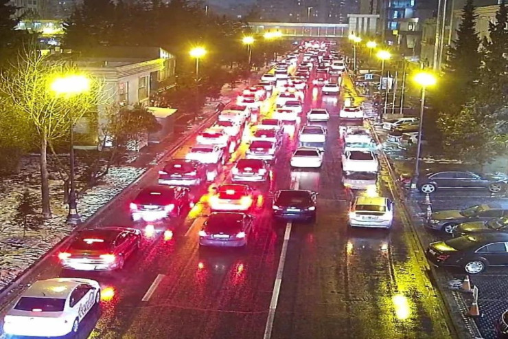 Bakıda sıxlıq olan yollar - SİYAHI 