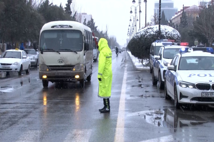 Şaxtalı hava Sumqayıtda nəqliyyatın hərəkətinə necə təsir edib? - Polisdən AÇIQLAMA 