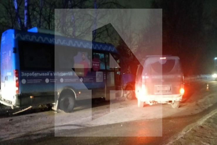 Avtobusla minik maşını toqquşdu, 8 nəfər...  