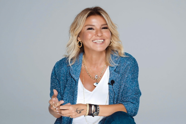 Gülben Ergendən kuryerə  maraqlı jest 