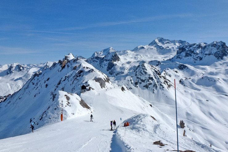 Bikinili xizəkçini milyonlar izlədi-FOTO 