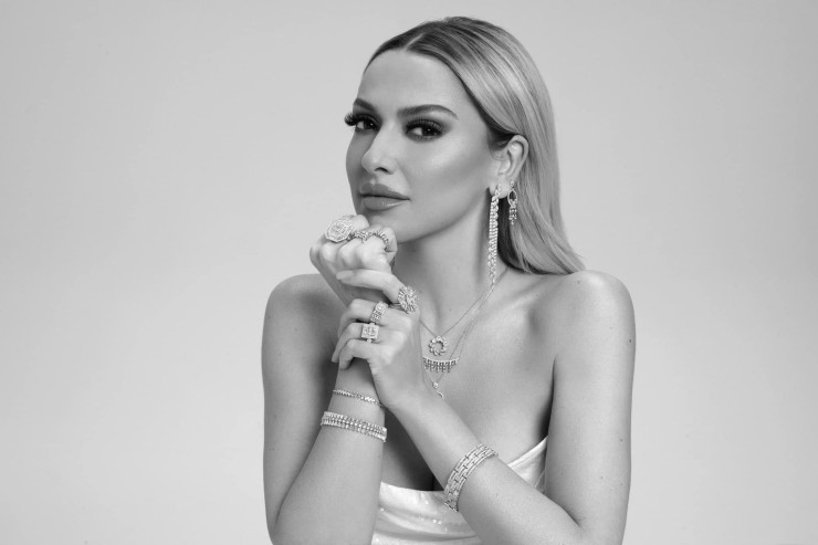 Hadisənin sinə dekoltesi GÜNDƏM OLDU 