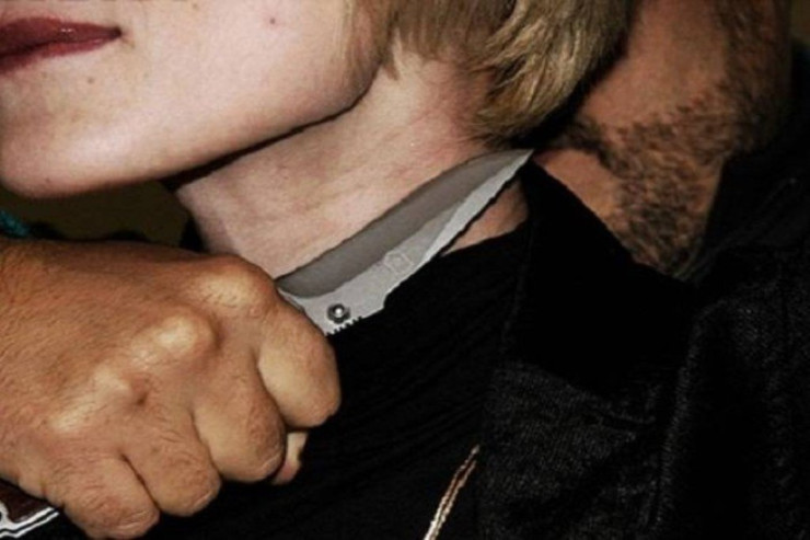 DƏHŞƏT: Evləndikdən üç ay sonra  arvadının başını kəsdi 