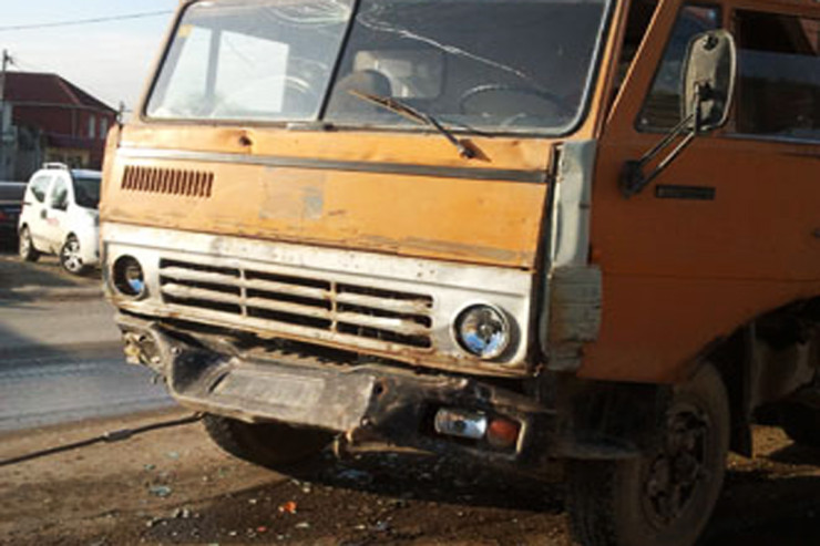 "KaMAZ" kişini vurub öldürdü