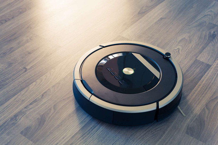 Tozsoran robot qadının çılpaq fotosunu çəkib internetdə yaydı 