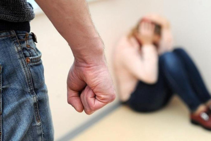 Ərlə arvad  tez-tez dalaşırsa,   hansı qanuni tədbir görülür?