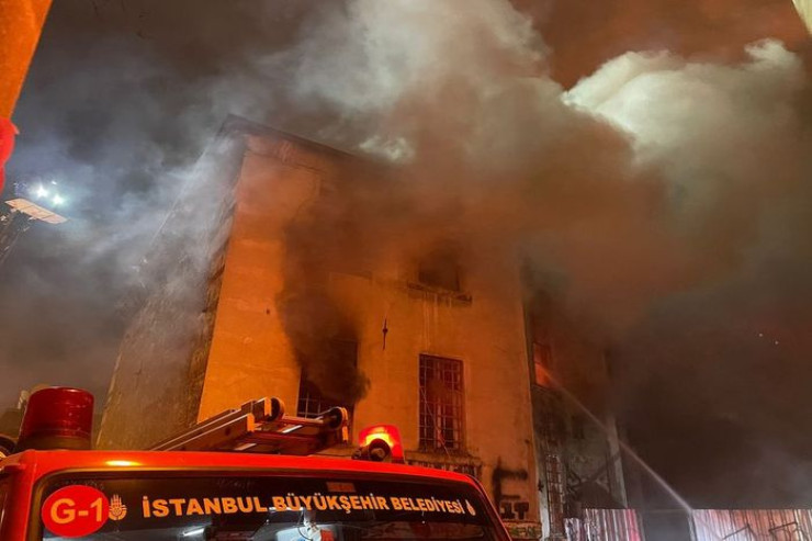 Erməni kilsəsi  YANDI:   Ölənlər var