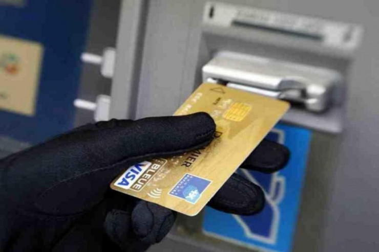 Sumqayıtda qadının bank hesabından pul OĞURLADILAR 