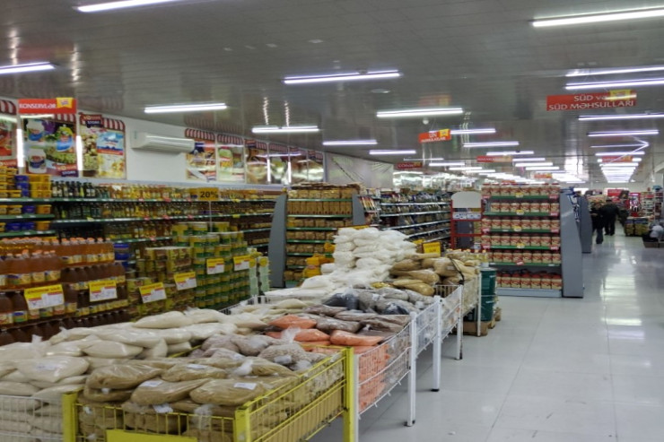 Marketdə köhnə mallar satırmış - FOTO 